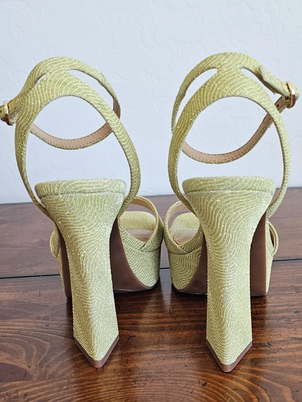 Gianni Bini Glitter Metallic Lime Green Platform Heels/Sandals Women's Size 7.5